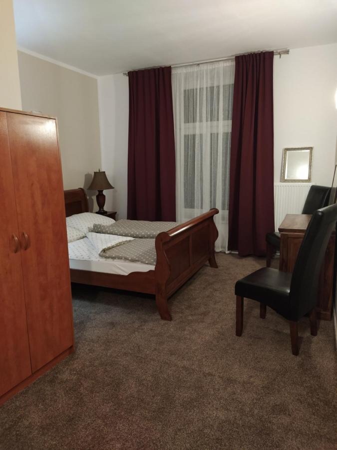 Hotel Koruna Penzion Teplice nad Metují Екстериор снимка