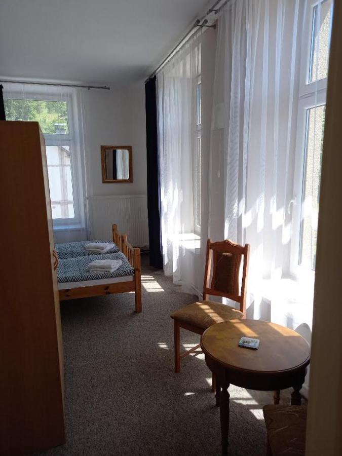 Hotel Koruna Penzion Teplice nad Metují Екстериор снимка
