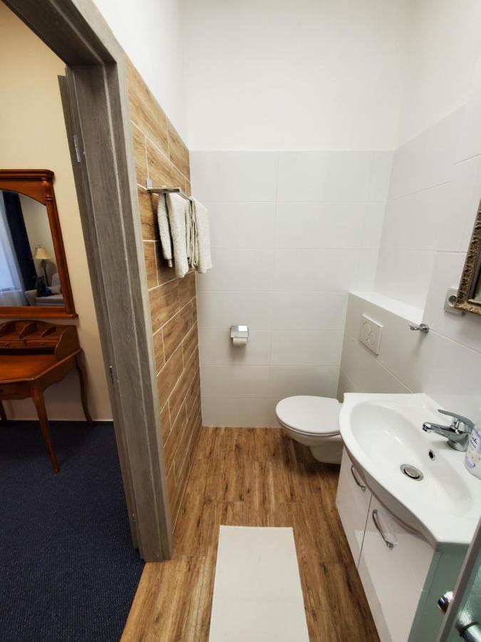 Hotel Koruna Penzion Teplice nad Metují Екстериор снимка